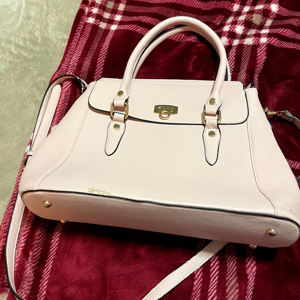 Light Pink Women’s Bag. Can be worn multiple ways.